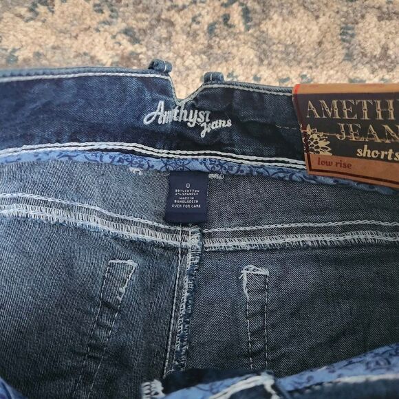 NWT Amethyst Jean Shorts Womens 0 Stretch Denim Distressed Blue Bermuda Low Rise - Picture 4 of 11